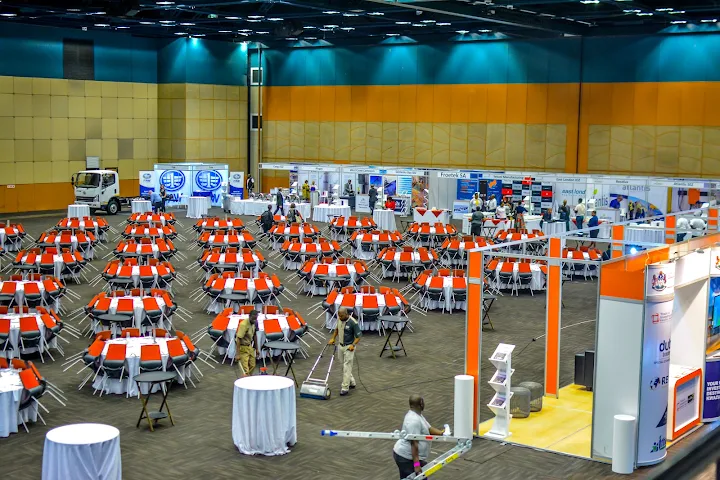 Large-scale event infrastructure and marquee setup